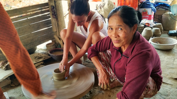 shaping a bowl in Thanh Ha pottery village