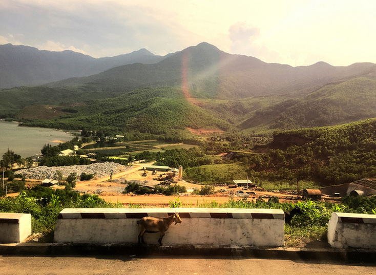 bus ride from hoi an to hue